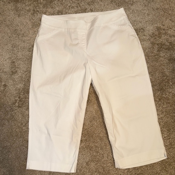 Westbound Pants - Westbound White Capri Shorts. EUC. Size 20W